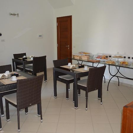 Guest Rooms Affittacamere San Teodoro  Exteriér fotografie