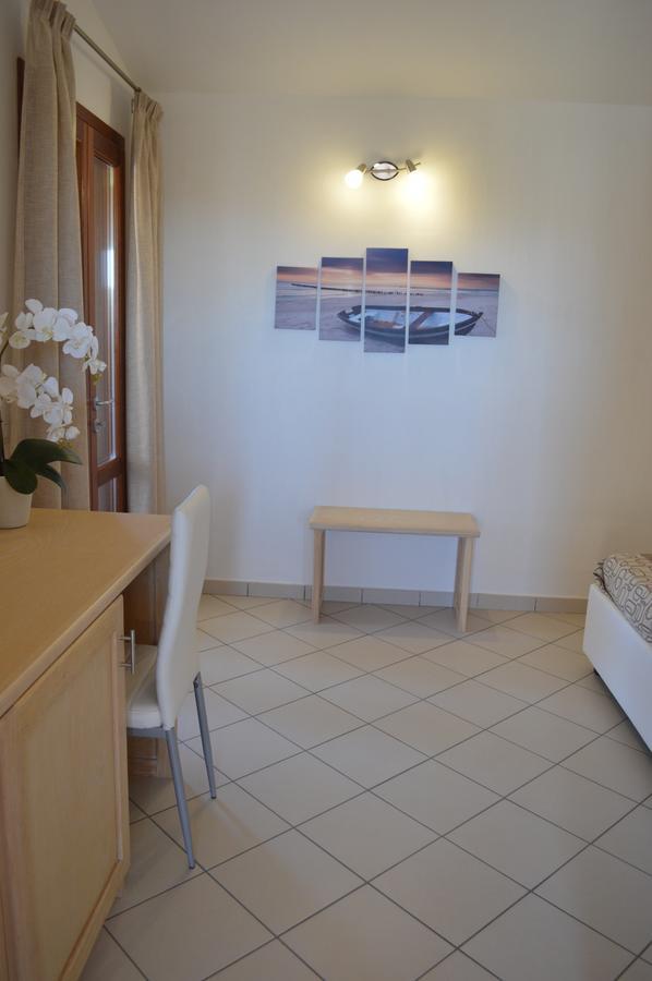 Guest Rooms Affittacamere San Teodoro  Exteriér fotografie