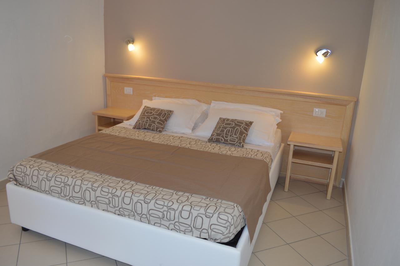 Guest Rooms Affittacamere San Teodoro  Exteriér fotografie