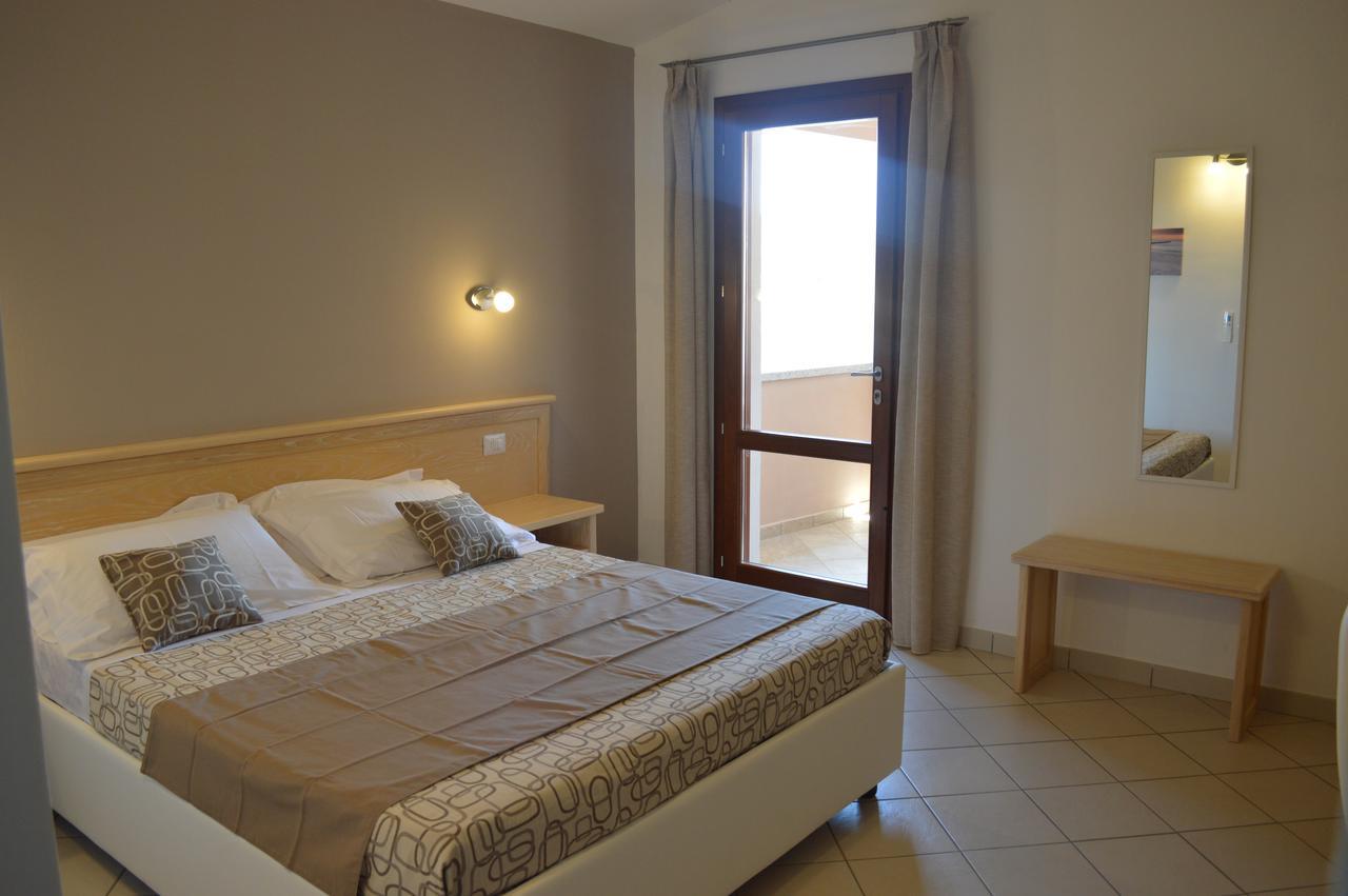 Guest Rooms Affittacamere San Teodoro  Exteriér fotografie