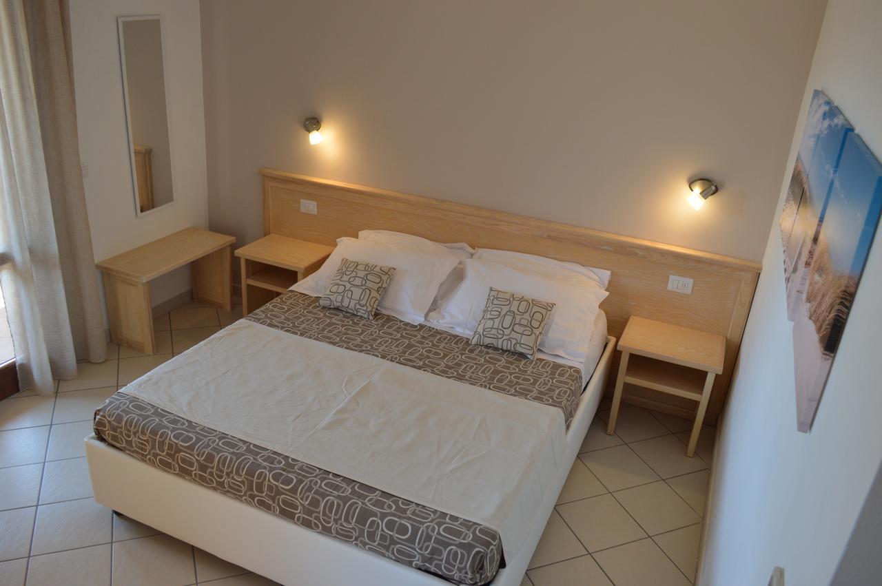 Guest Rooms Affittacamere San Teodoro  Exteriér fotografie