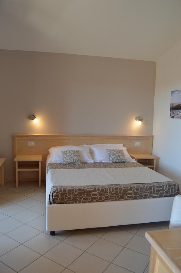Guest Rooms Affittacamere San Teodoro  Exteriér fotografie