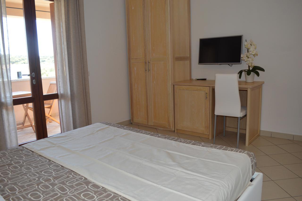 Guest Rooms Affittacamere San Teodoro  Exteriér fotografie