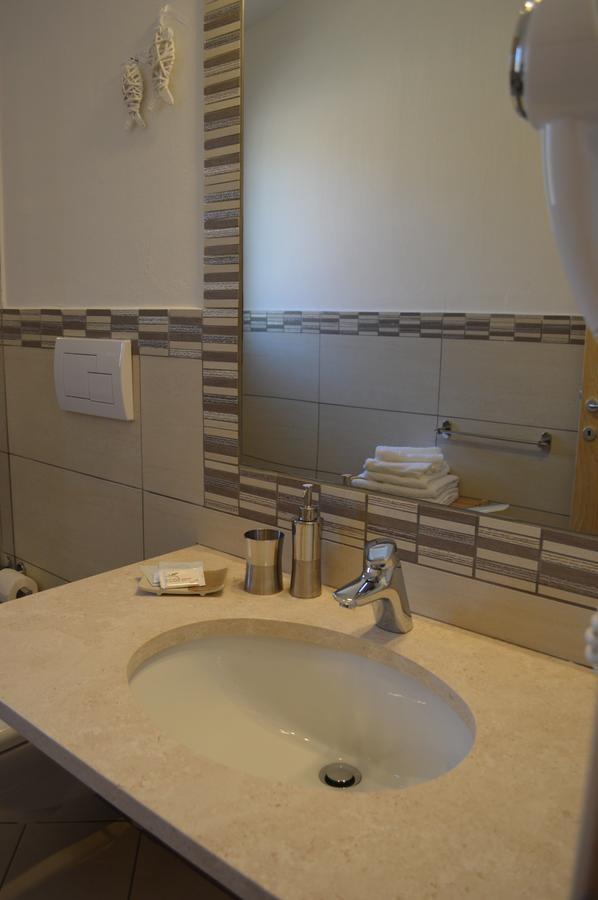 Guest Rooms Affittacamere San Teodoro  Exteriér fotografie