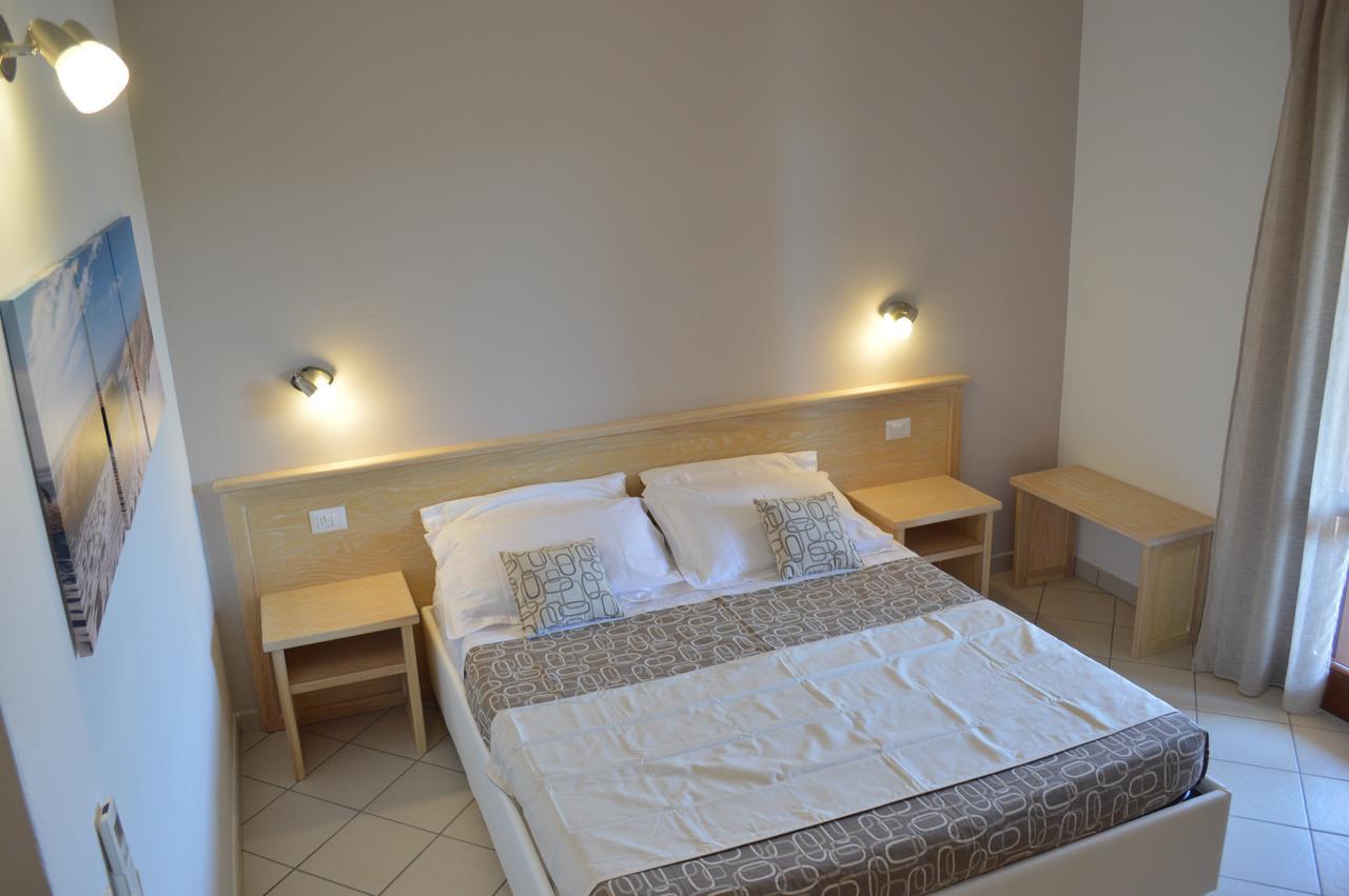 Guest Rooms Affittacamere San Teodoro  Exteriér fotografie