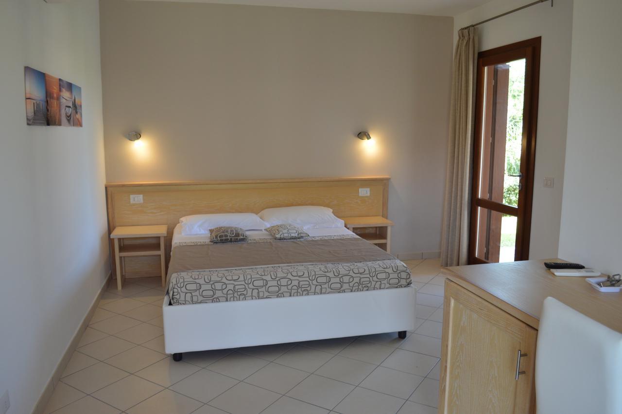 Guest Rooms Affittacamere San Teodoro  Exteriér fotografie