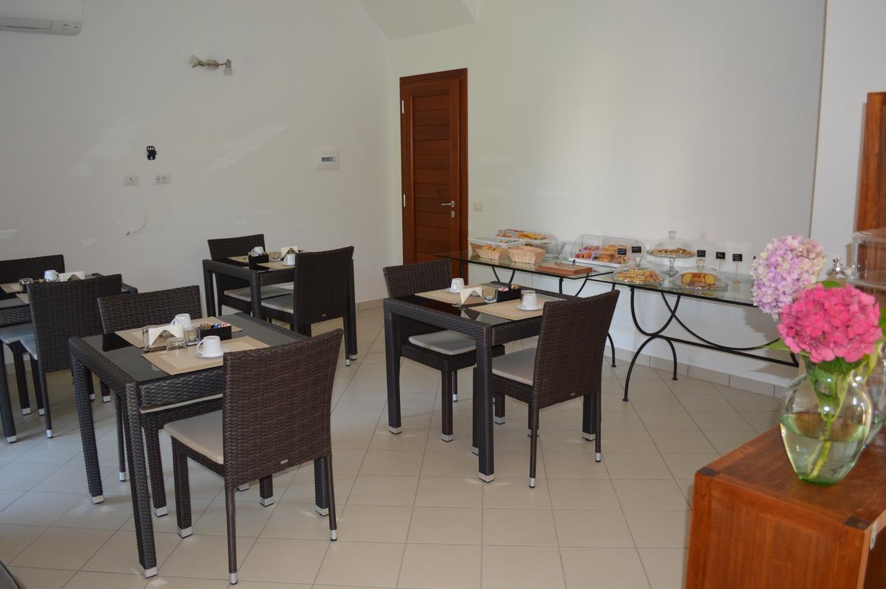 Guest Rooms Affittacamere San Teodoro  Exteriér fotografie